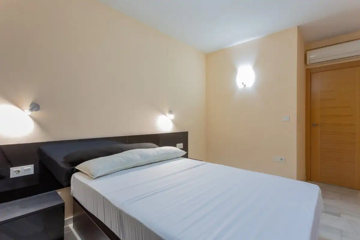 Schlafzimmer von Wohnung zur Miete in Granada mit Klimaanlage, Heizung und Möbliert