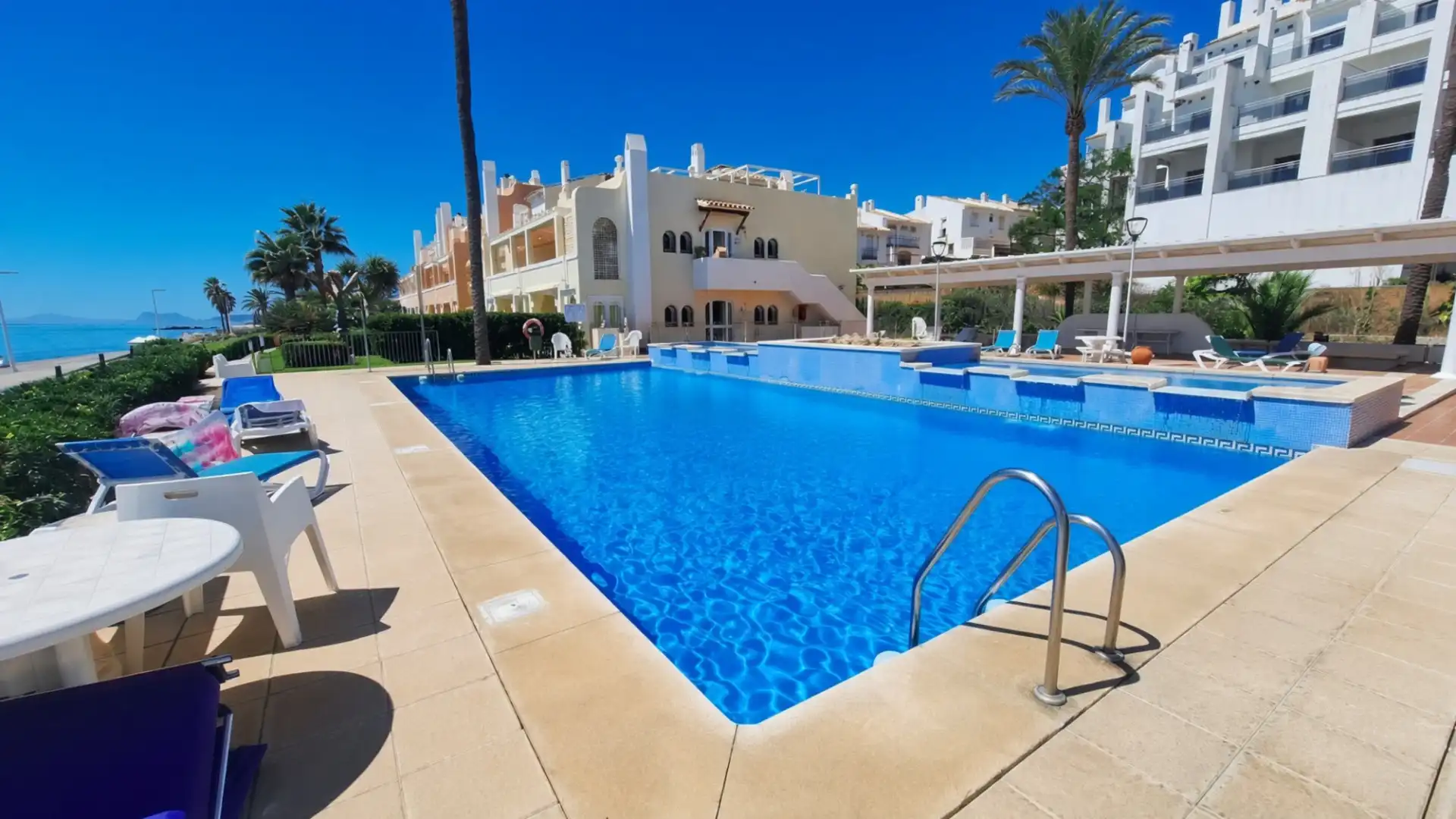Piscina de Apartament en venda en Estepona amb Aire condicionat, Calefacció i Terrassa