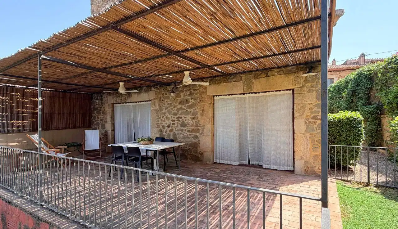 Landhaus mit Garten zum Verkauf in Barri Castell d'Empordà, imagen 2
