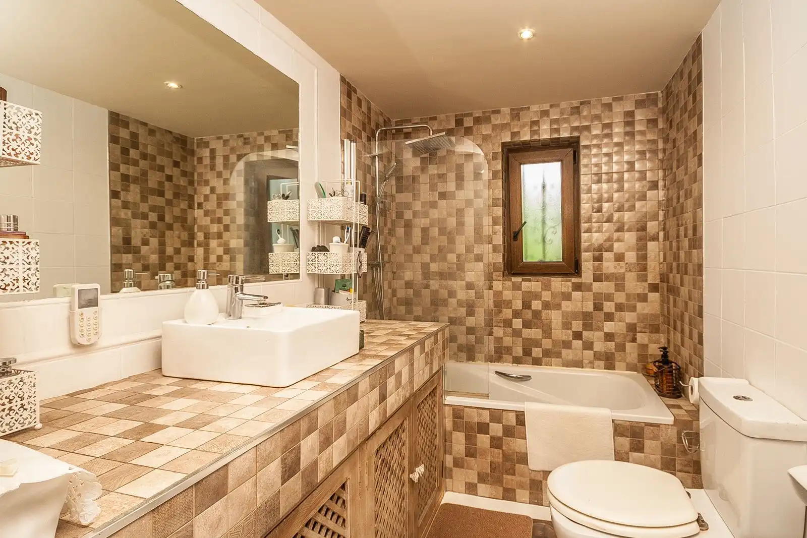 Baño de Casa o chalet en venta en Marbella con Aire acondicionado, Jardín privado y Terraza