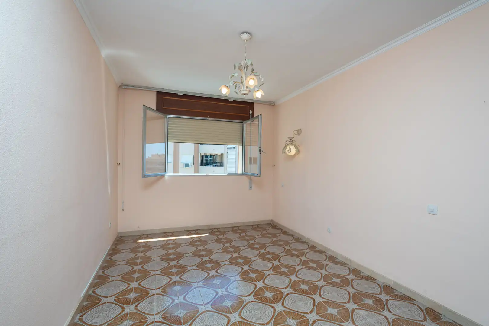Bedroom of Flat for sale in Marbella  with Air Conditioner, Terrace and Community pool