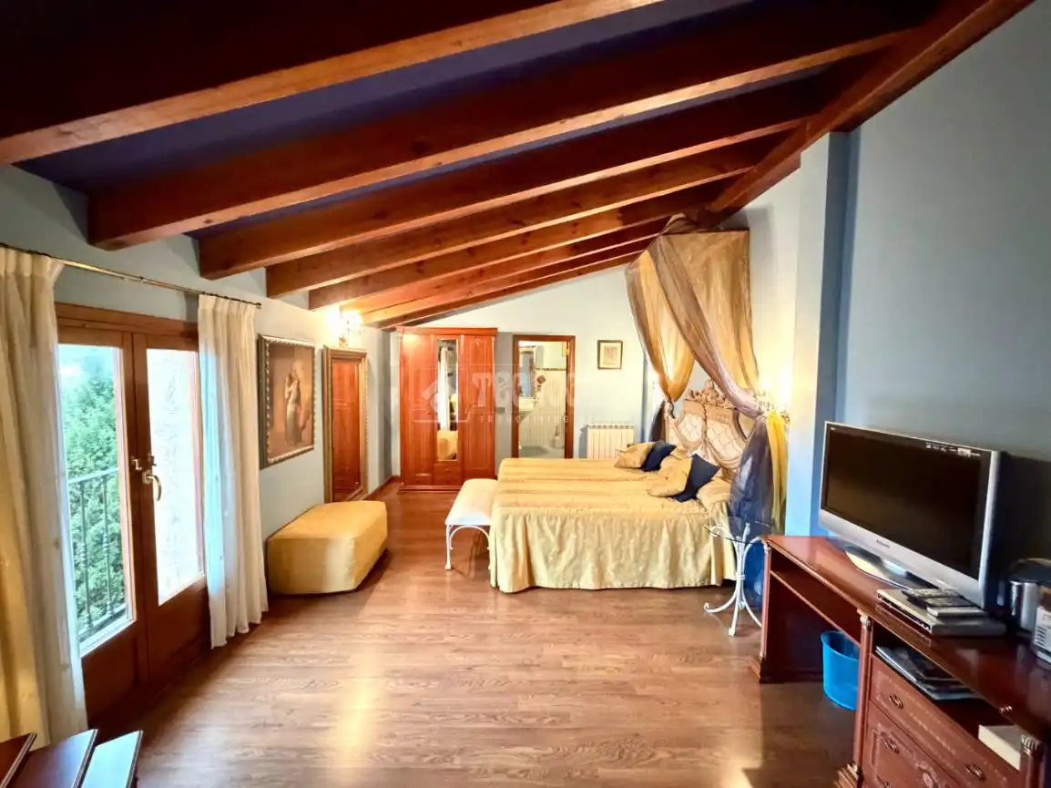 Dormitori de Casa o xalet en venda en Sigüenza amb Calefacció, Jardí privat i Terrassa