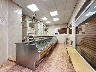 Locale commerciale in vendita a Nord-est