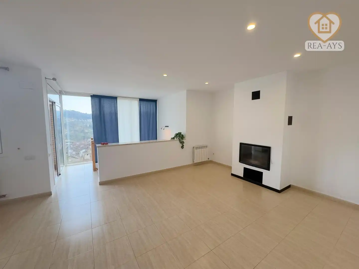 Sala de estar de Casa o chalet en venta en Vallirana con Aire acondicionado, Calefacción y Jardín privado