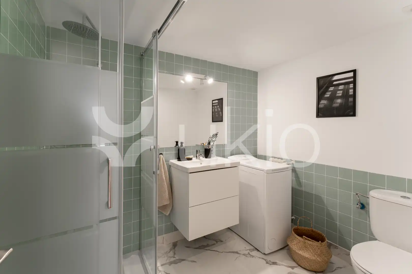 Bany de Apartament de lloguer en Madrid amb Aire condicionat, Calefacció i Moblat