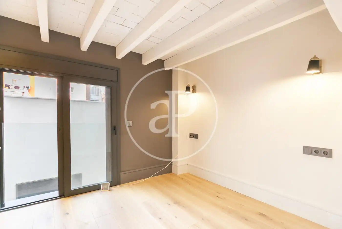 Wohnung zum Verkauf in Barcelona mit Klimaanlage, Heizung und Terrasse