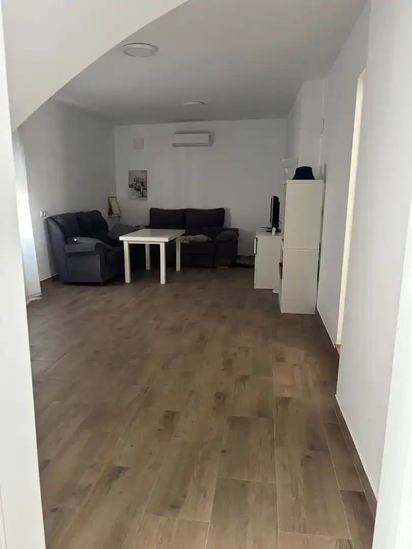 Sala d'estar de Casa adosada en venda en Cantillana