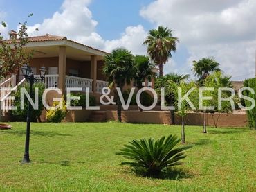 Casa rústica con balcón en alquiler en Carrer Carlet
