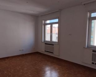 Sala d'estar de Pis en venda en Ourense Capital  amb Calefacció, Traster i Balcó