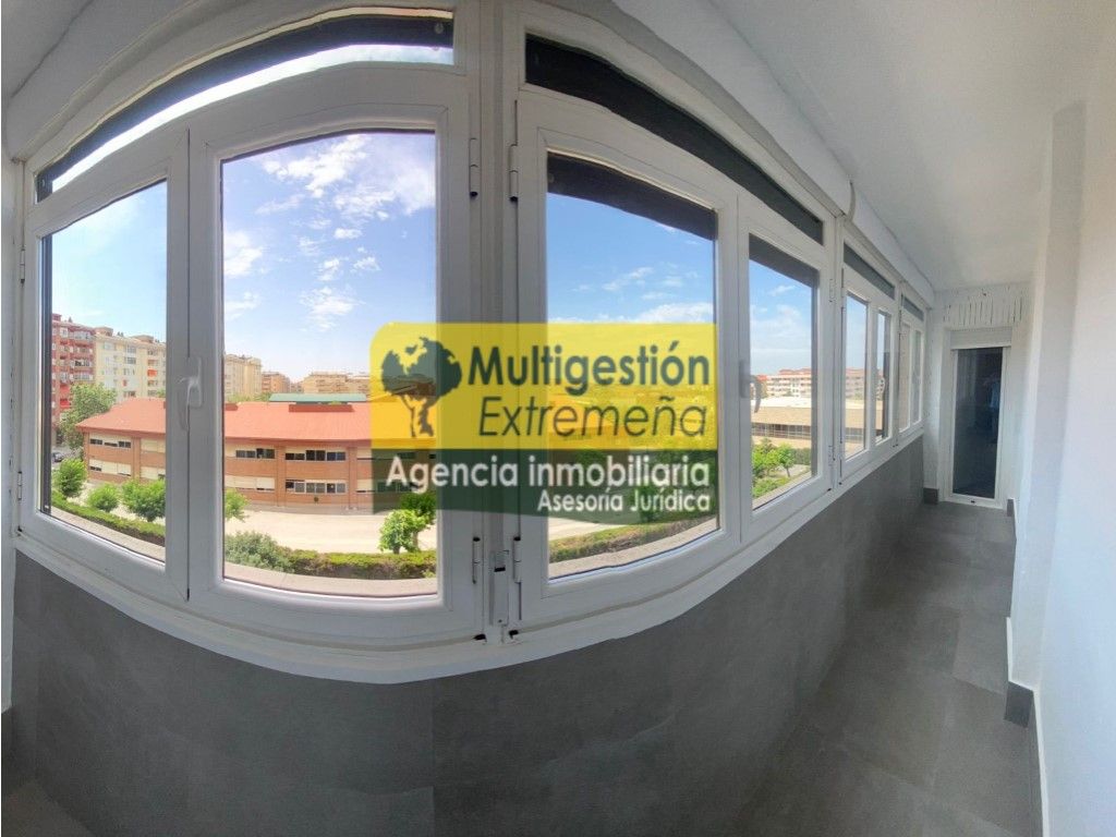 Flat for sale in Cáceres Capital  with Microwave