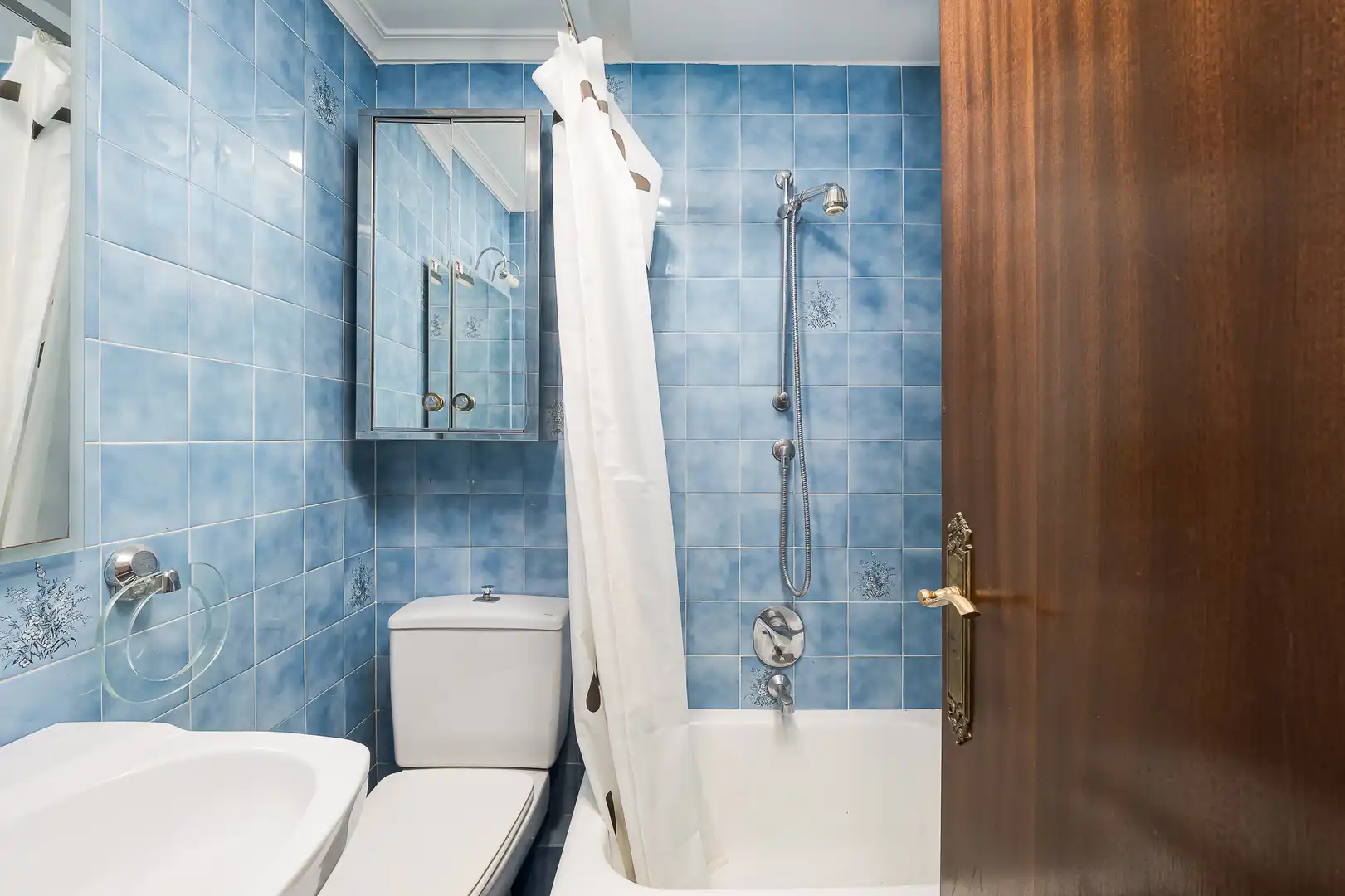 Baño de Piso en venta en Donostia - San Sebastián  con Calefacción y Balcón