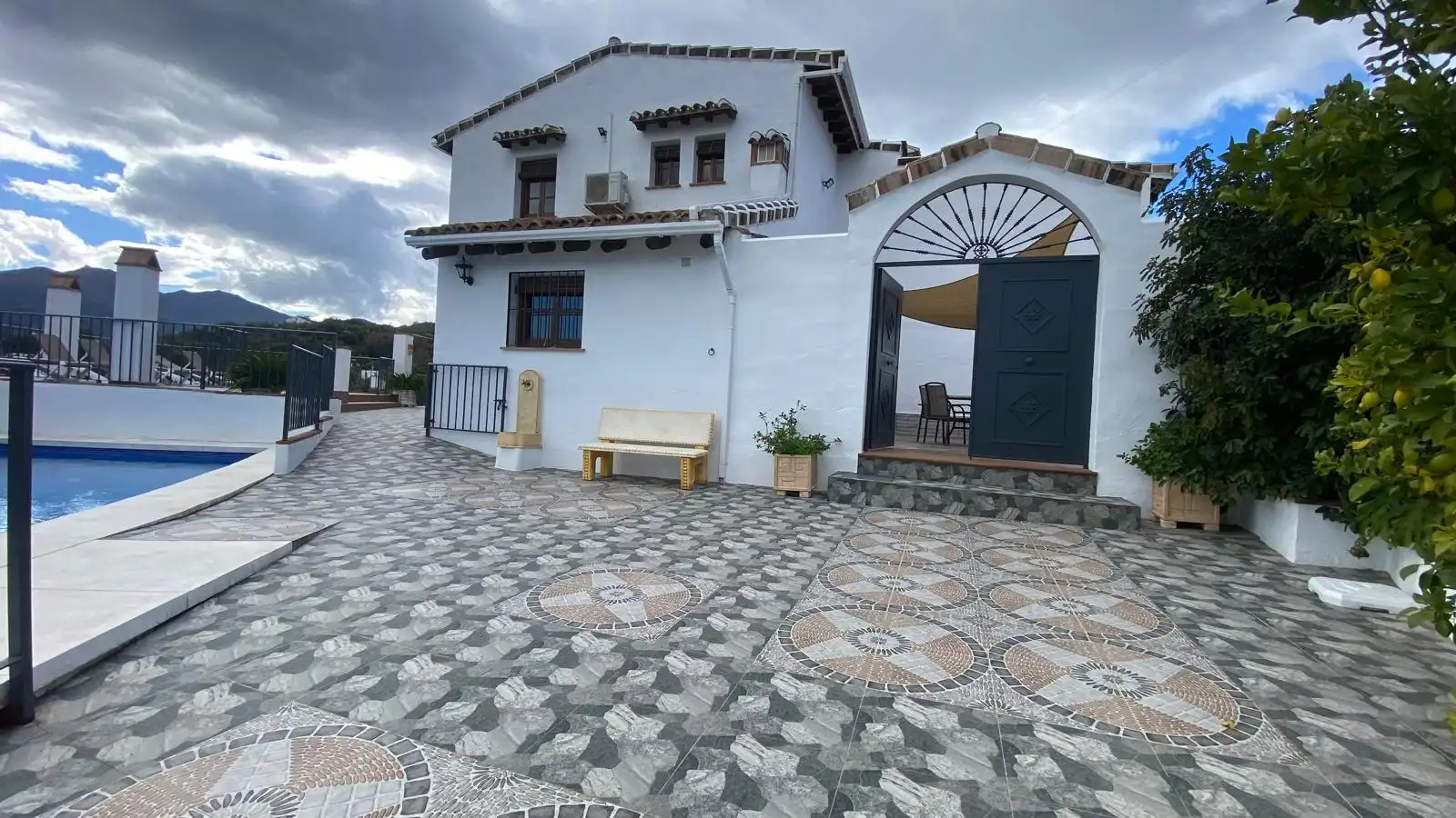 Exterior view of Houses for sale in Guaro  with Air Conditioner, Heating and Private garden