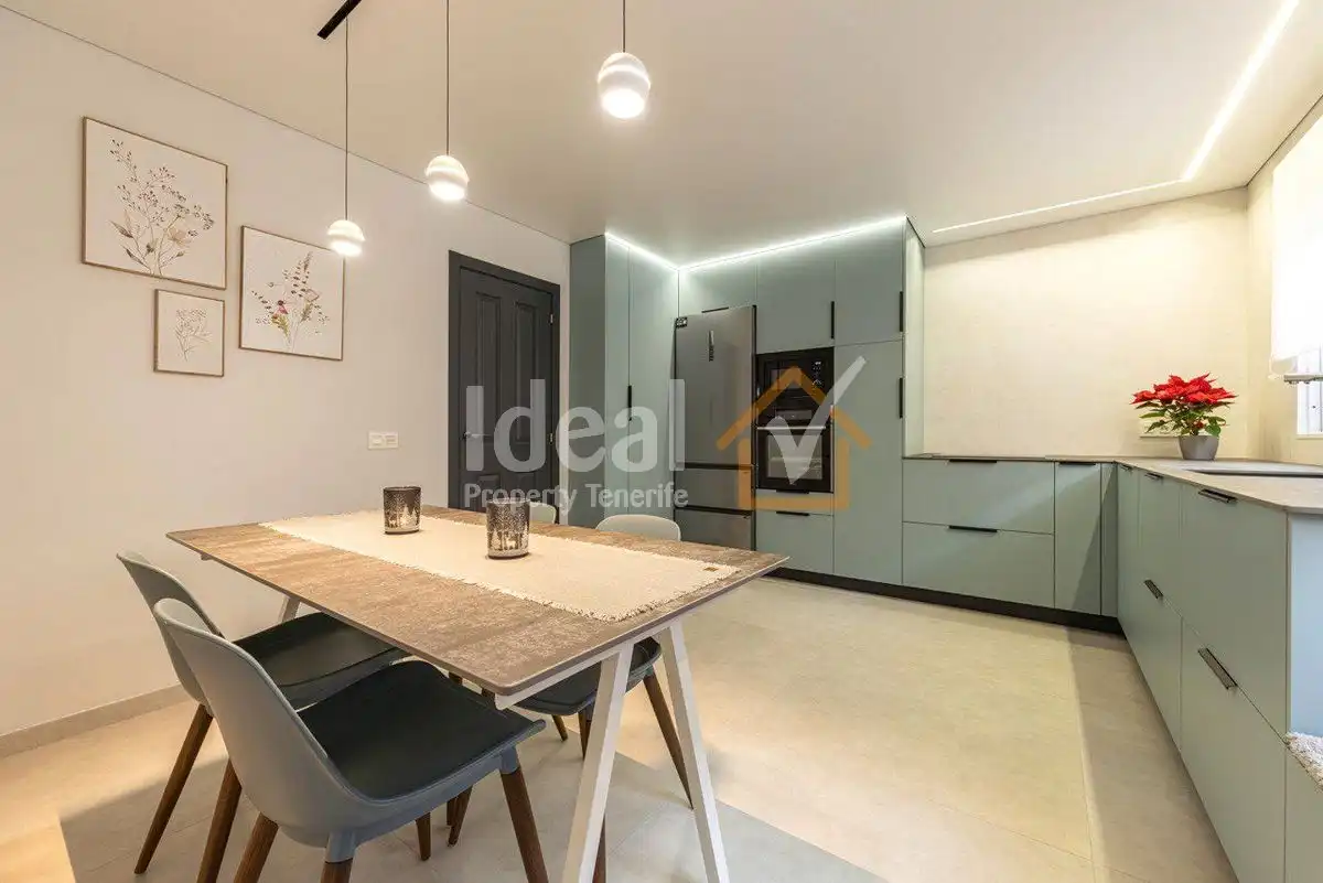 Terraced house with pool for sale in Jardin Botanico, imagen 8