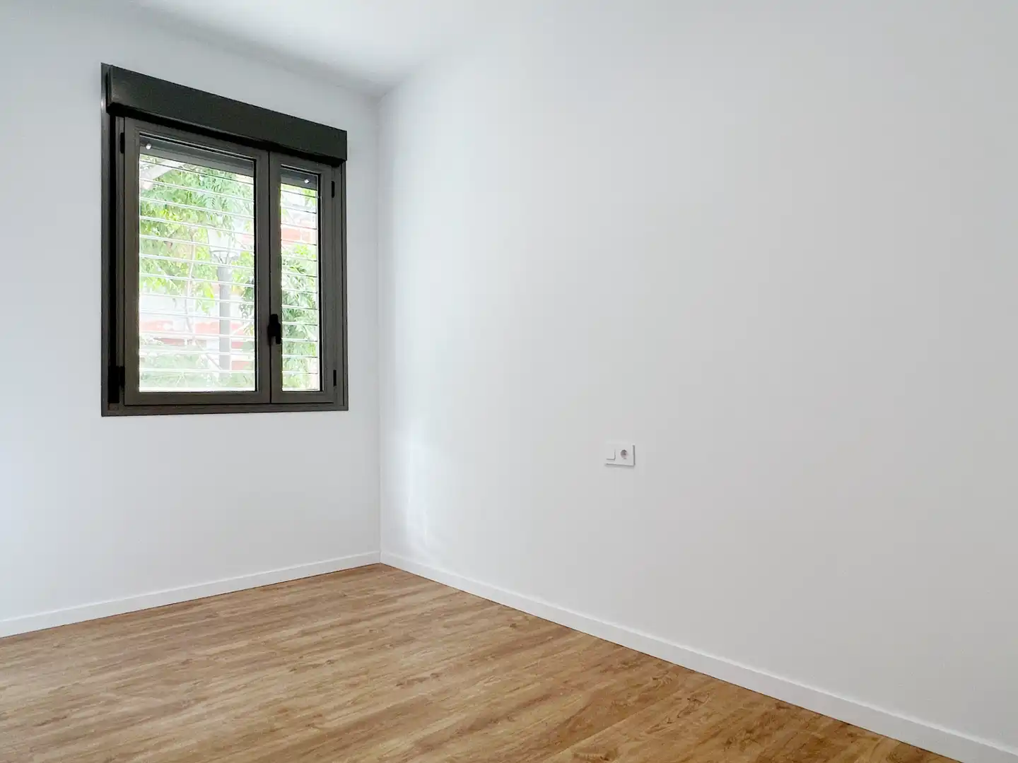 Schlafzimmer von Wohnung zur Miete in Valencia mit Klimaanlage, Heizung und Privatgarten
