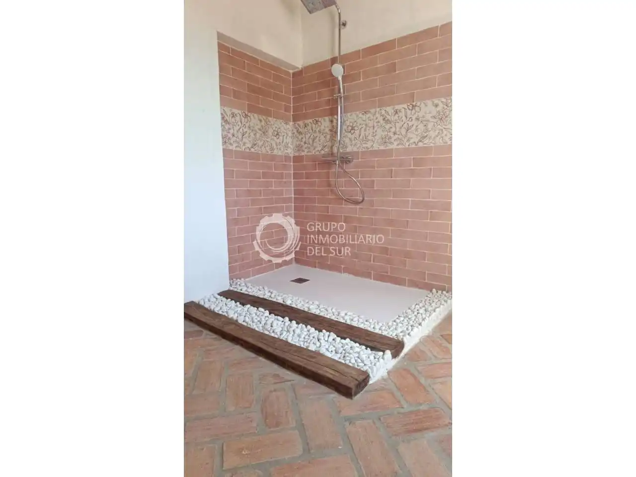 Bany de Casa o xalet en venda en Benalup-Casas Viejas amb Jardí privat, Terrassa i Moblat