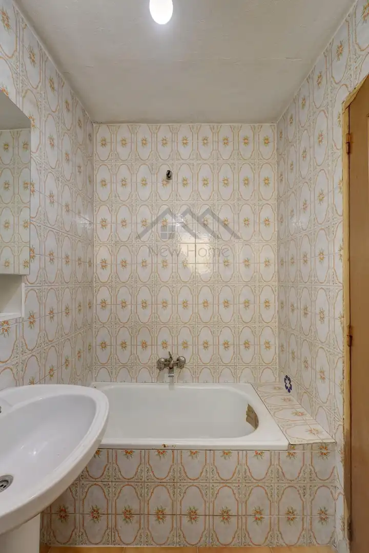 Bany de Casa o xalet en venda en La Pobla de Vallbona amb Terrassa i Traster