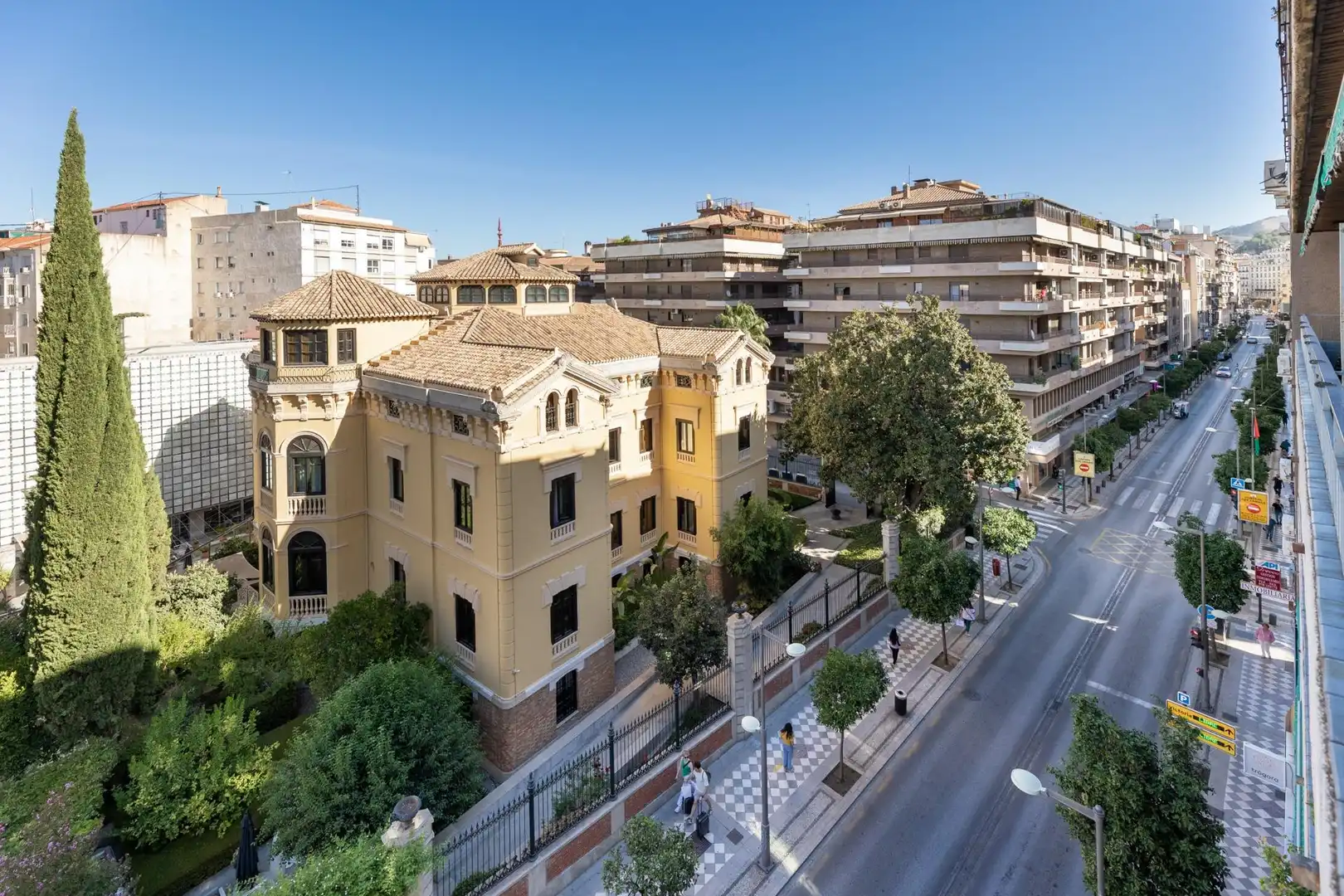 Vista exterior de Piso en venta en  Granada Capital con Balcón
