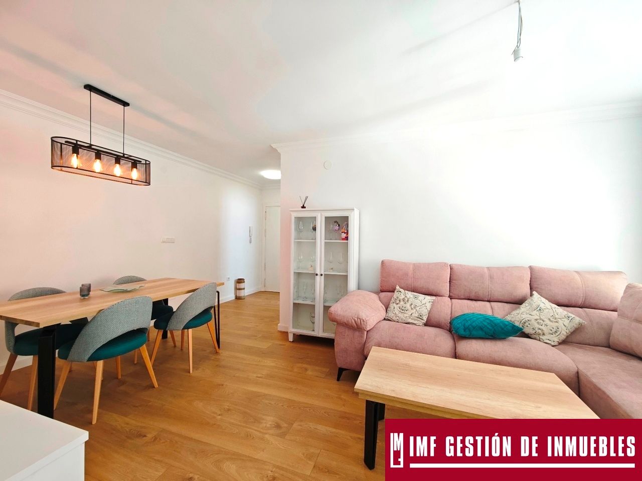 Dormitori de Pis en venda en Vélez-Málaga amb Aire condicionat, Terrassa i Moblat