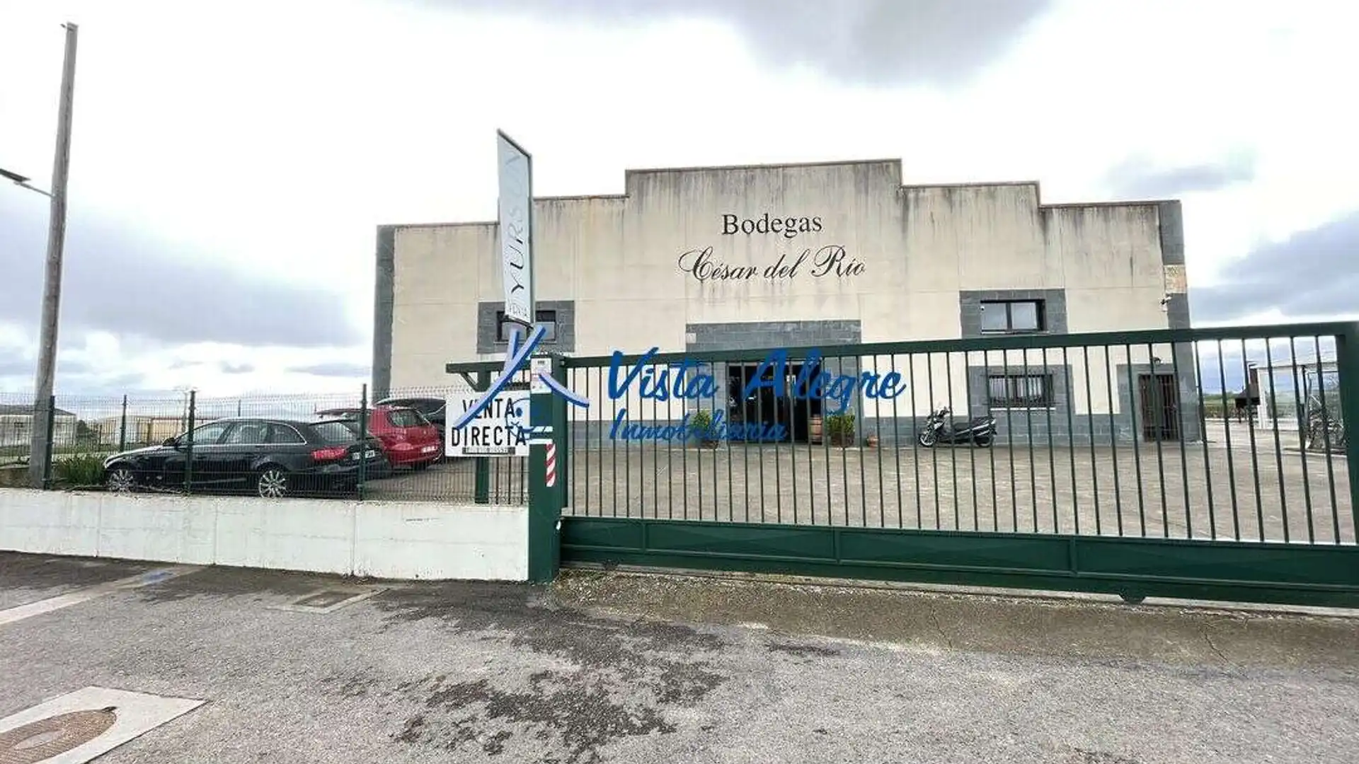 Außenansicht von Fabrikhallen zum Verkauf in Alesanco