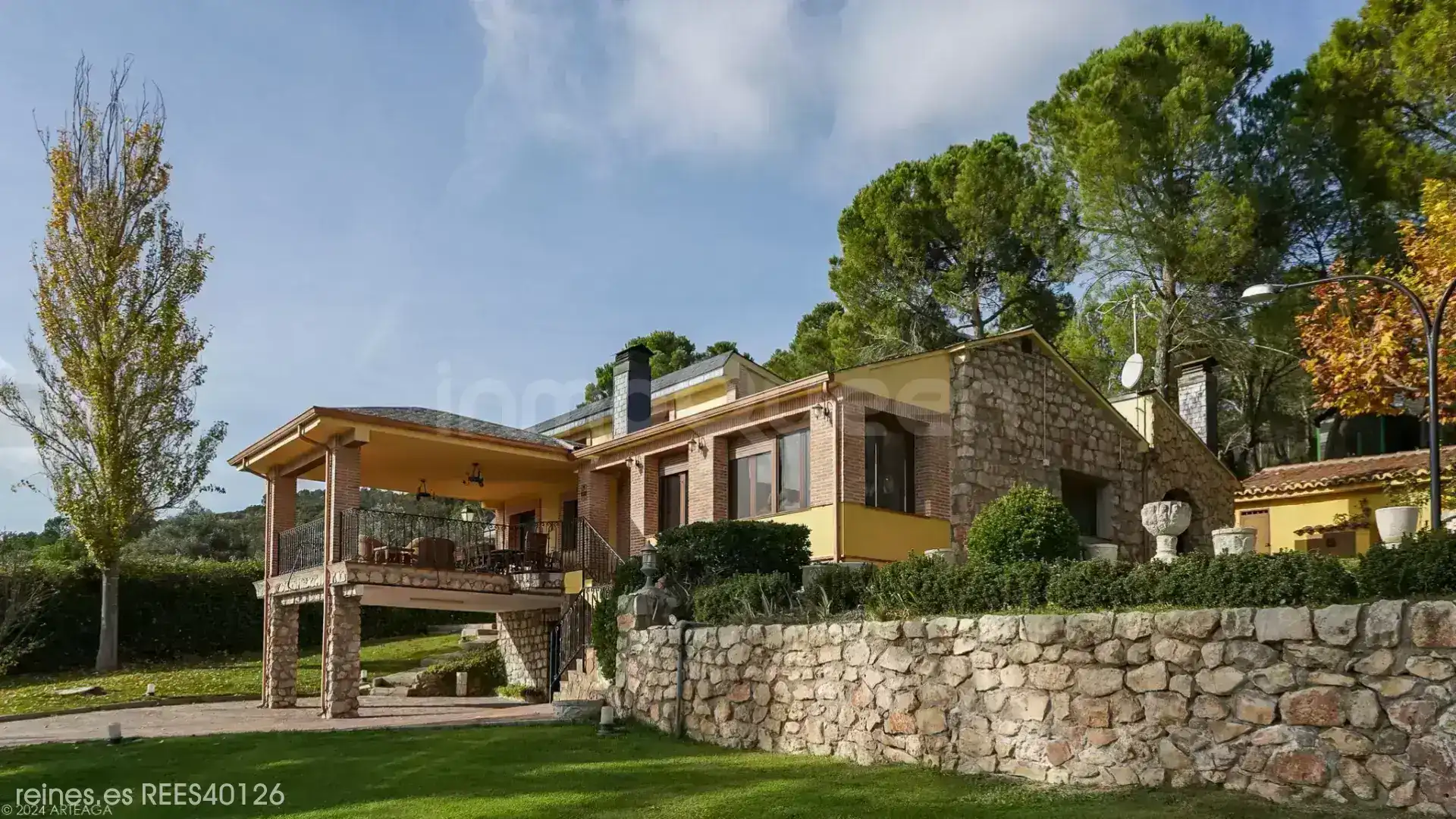Vista exterior de Casa o xalet en venda en Orusco de Tajuña amb Calefacció, Jardí privat i Terrassa