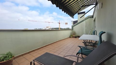 Ático con terraza próximo a la playa.