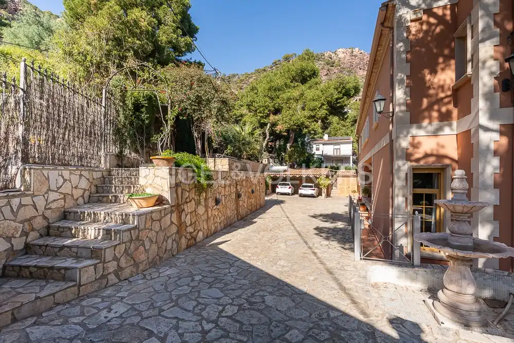 Vista exterior de Casa o xalet en venda en Sagunto / Sagunt amb Calefacció, Jardí privat i Parquet