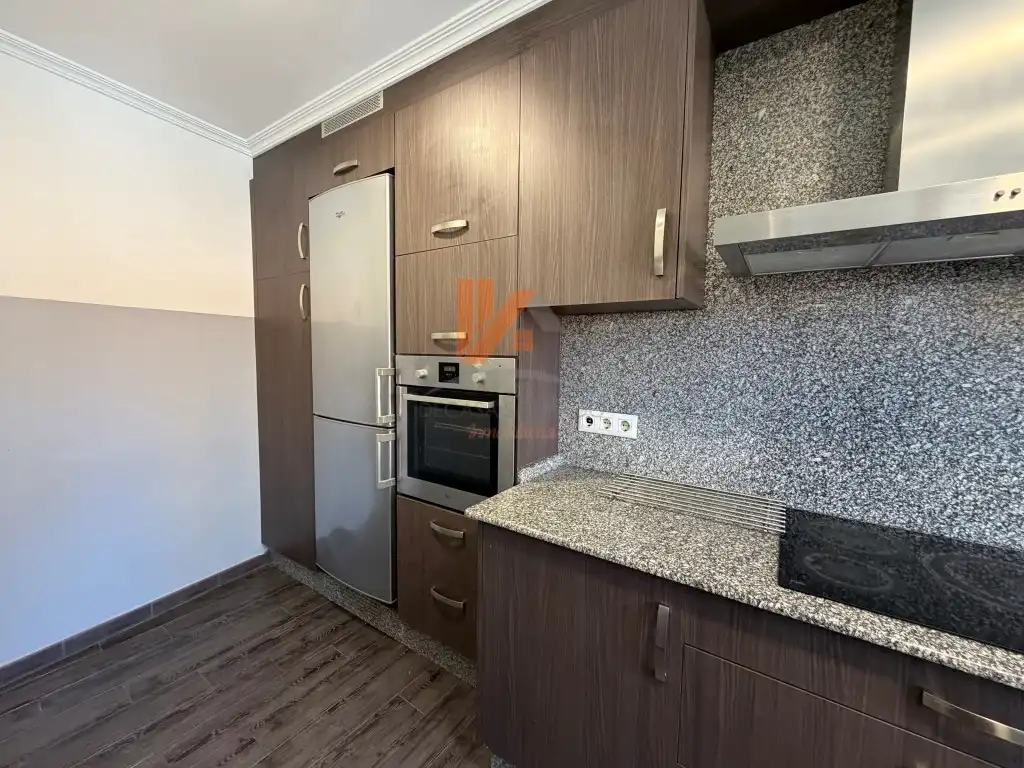 Cocina de Piso en venta en Santiago de Compostela  con Horno