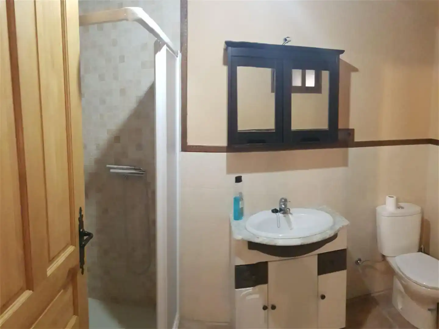 Bany de Casa adosada en venda en Valdastillas amb Aire condicionat, Moblat i Forn