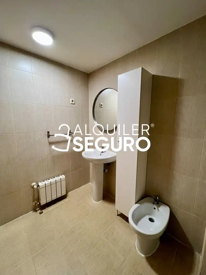 Baño de Piso de alquiler en Madrid con Aire acondicionado, Calefacción y Piscina