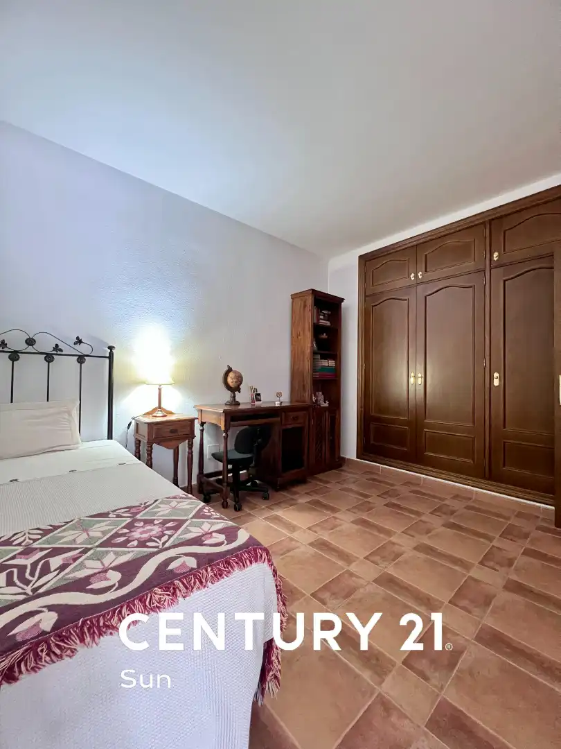 Habitación de Casa adosada en venta en Estepona con Jardín privado, Terraza y Lavadora