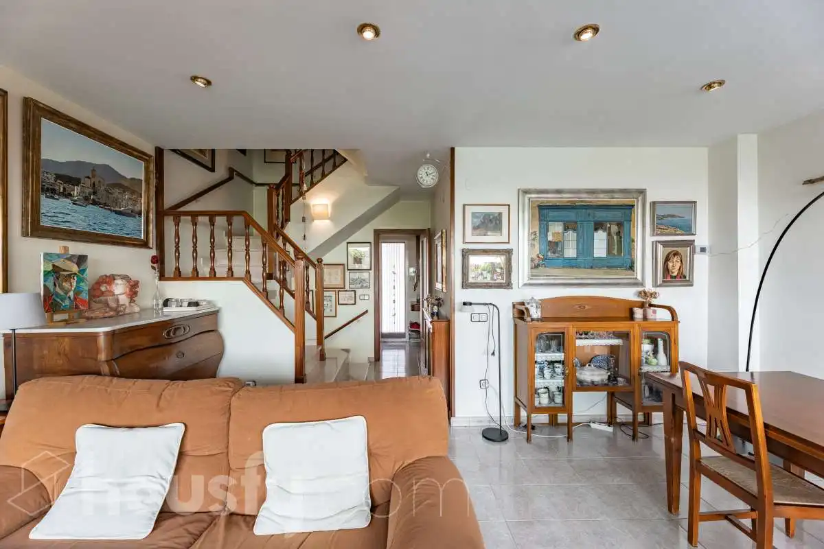 Sala de estar de Casa o chalet en venta en Sant Cugat del Vallès con Calefacción, Jardín privado y Parquet