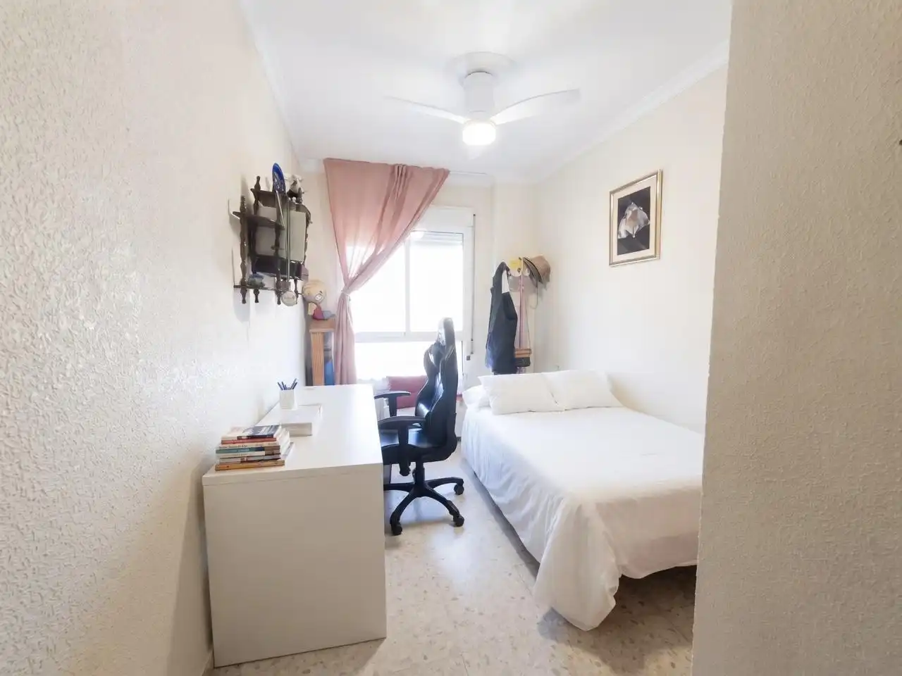 Dormitori de Apartament en venda en La Carlota amb Aire condicionat, Terrassa i Traster