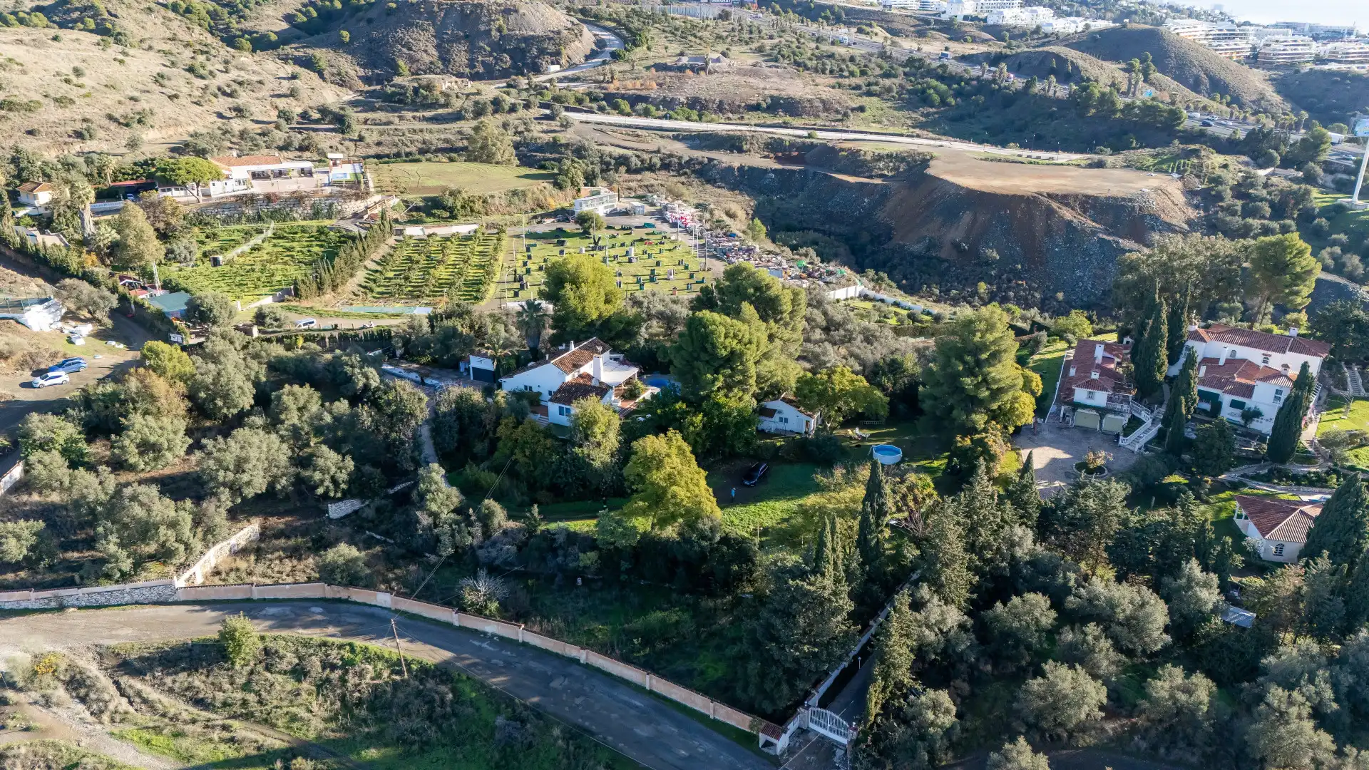 Vista exterior de Casa o xalet en venda en Fuengirola amb Aire condicionat, Jardí privat i Terrassa