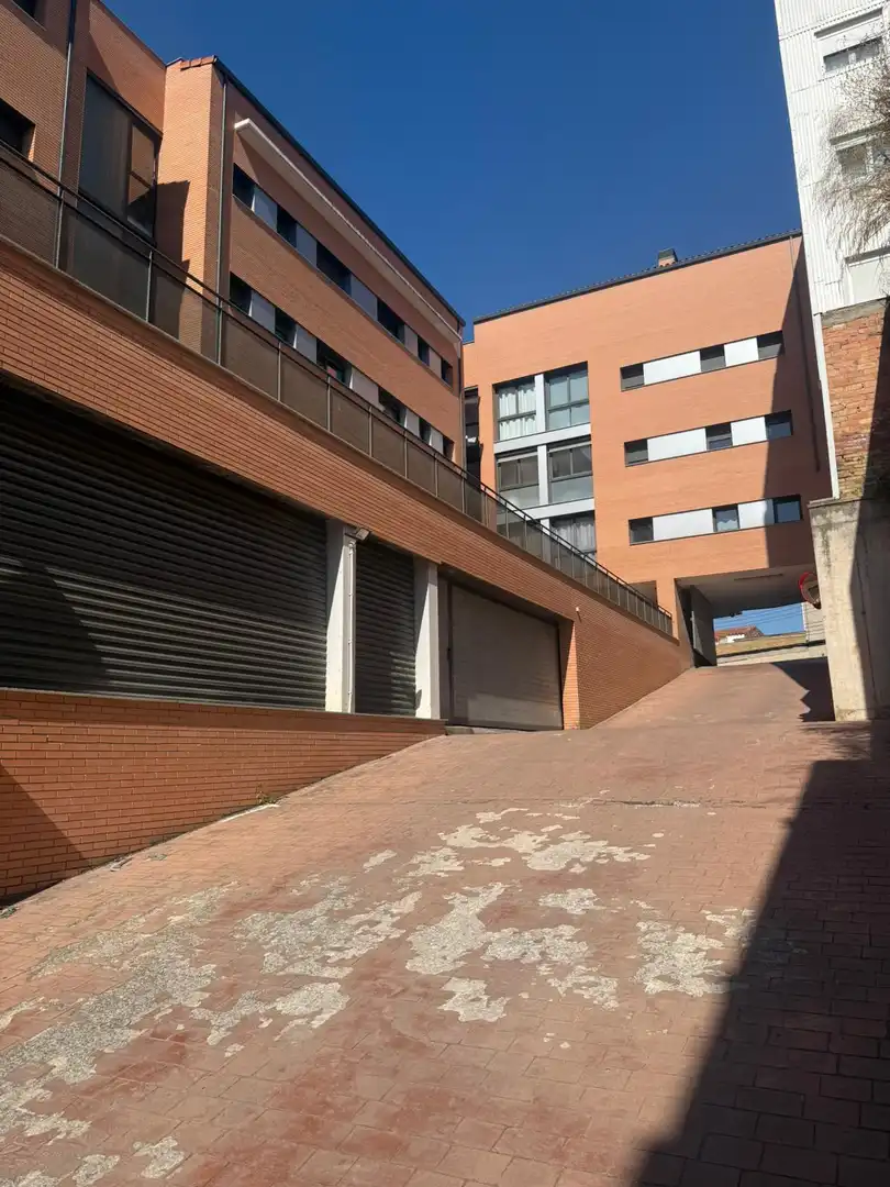 Vista exterior de Garatge en venda en Igualada