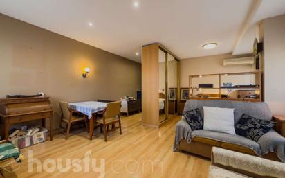 Living room of Flat for sale in  Barcelona Capital  with Air Conditioner, Heating and Parquet flooring