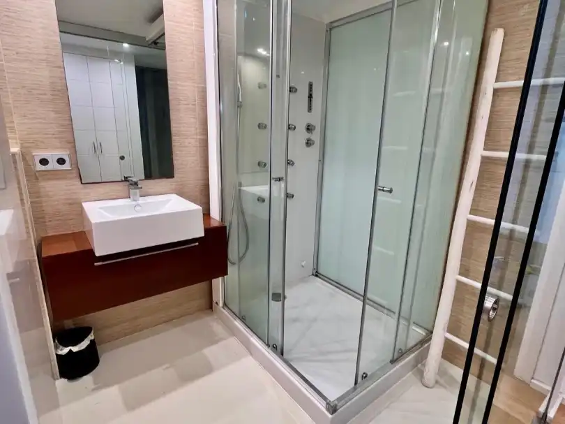 Bathroom of Apartments for rent in Eivissa  with Air Conditioner, Heating and Parquet flooring