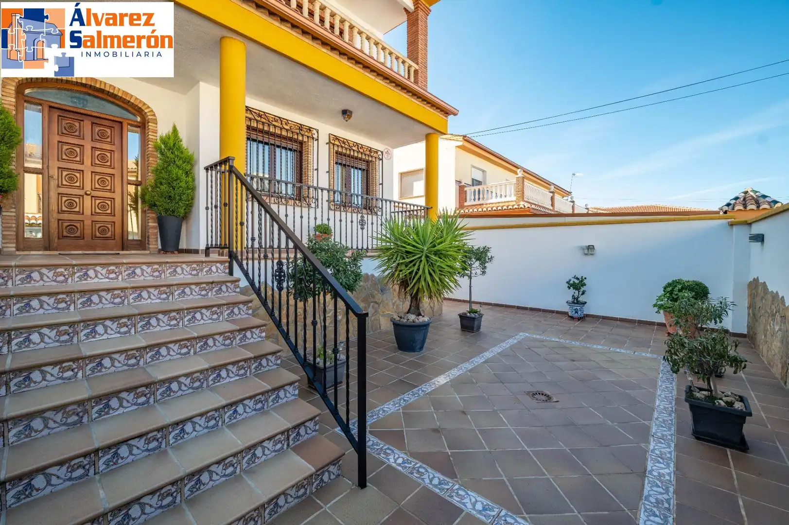 Vista exterior de Casa o xalet en venda en Albolote amb Aire condicionat, Calefacció i Terrassa