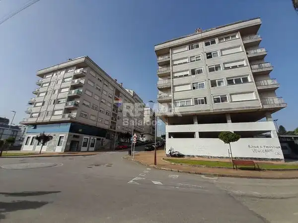 Vista exterior de Pis en venda en O Porriño   amb Calefacció, Parquet i Terrassa