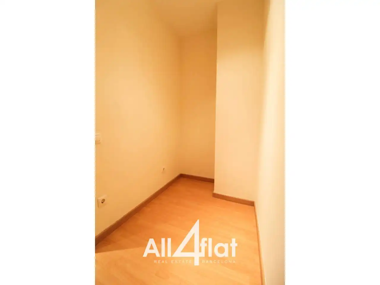 Piso de alquiler en Barcelona con Parquet, Terraza y Amueblado