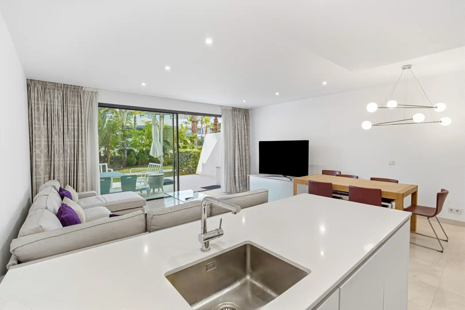 Sala de estar de Casa adosada en venta en Mijas con Aire acondicionado, Jardín privado y Terraza