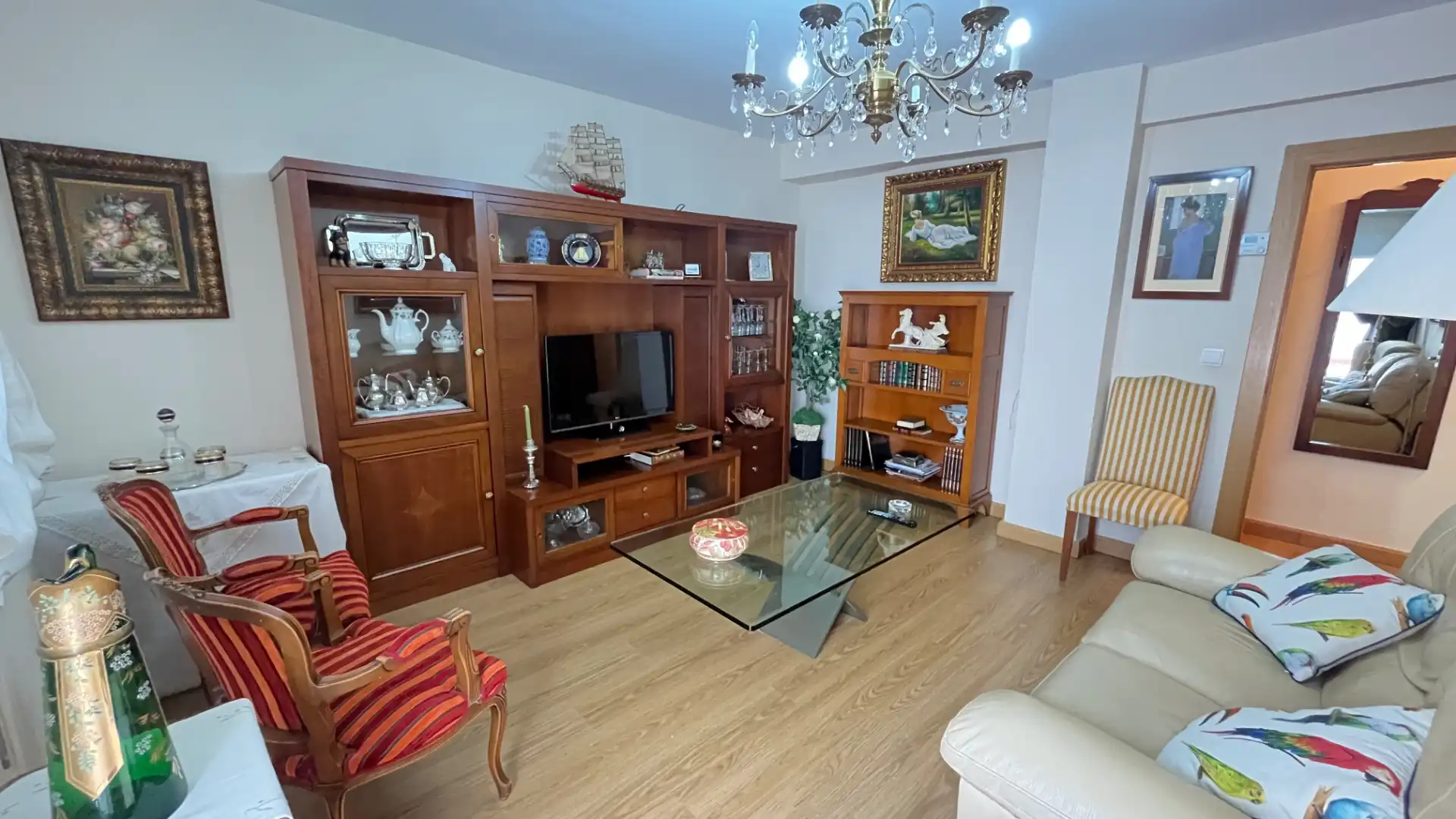 Sala d'estar de Pis en venda en Valladolid amb Calefacció, Parquet i Moblat