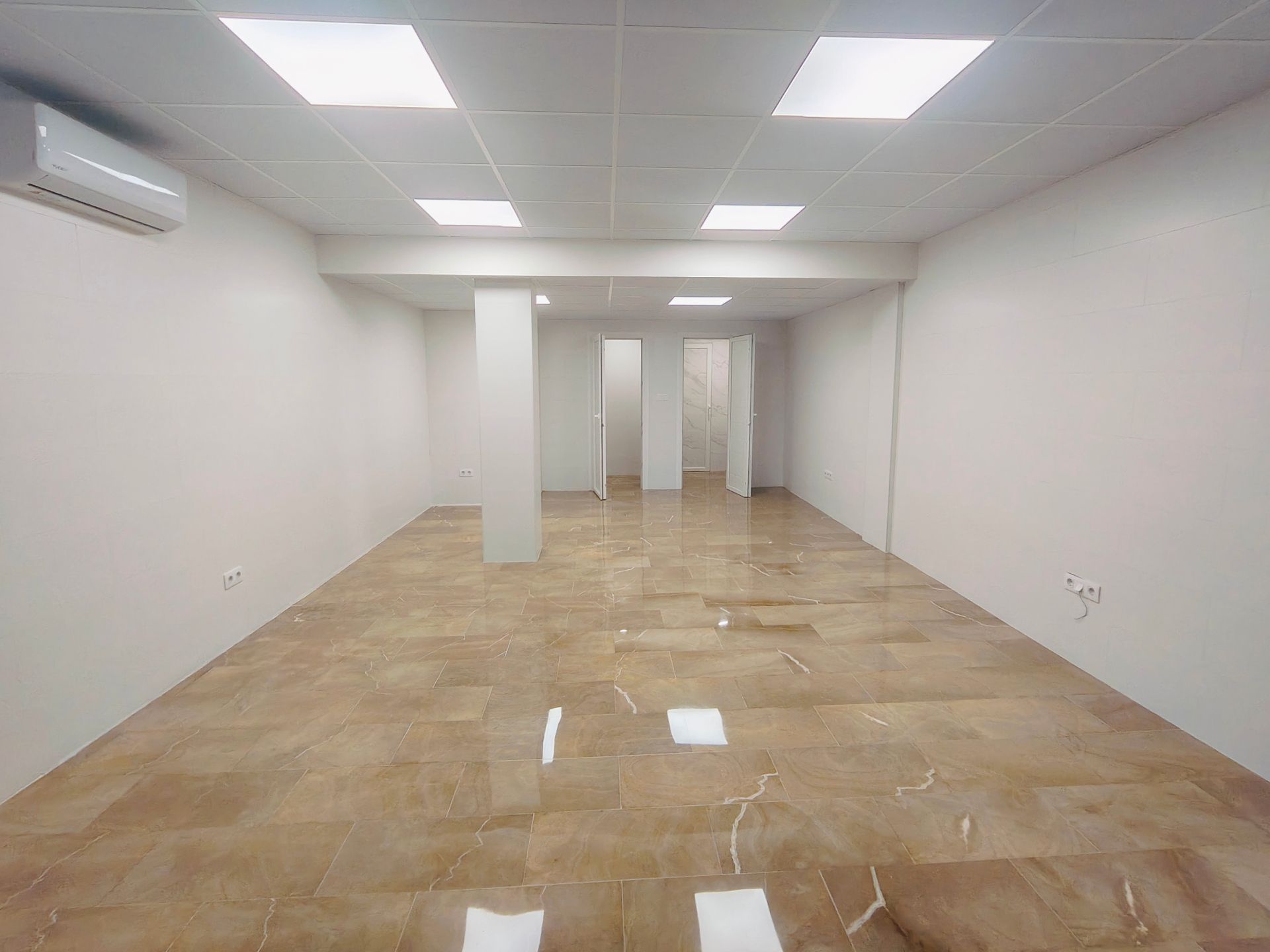 Premises to rent in  Granada Capital  with Heating