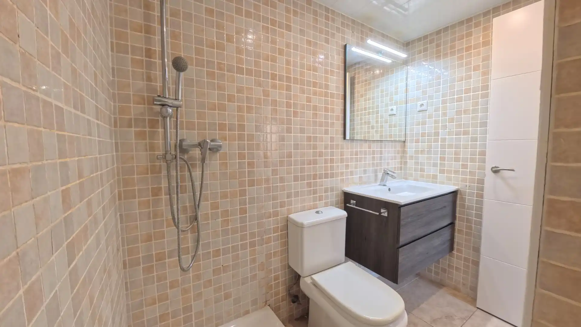 Baño de Ático en venta en Cunit con Aire acondicionado, Parquet y Terraza