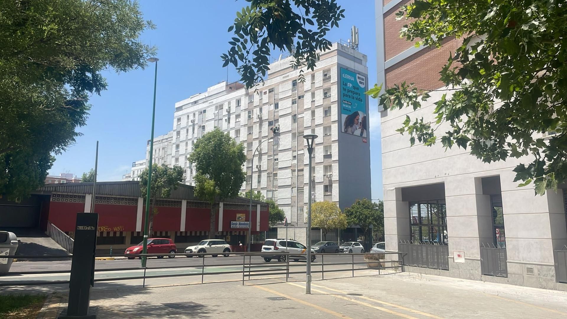 Vista exterior de Piso en venta en  Sevilla Capital con Aire acondicionado y Terraza