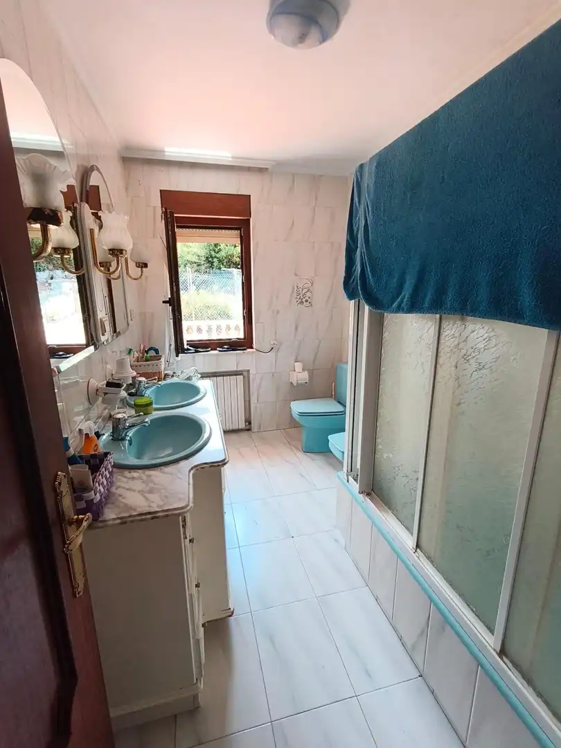 Bany de Casa o xalet en venda en Miengo amb Calefacció, Terrassa i Moblat