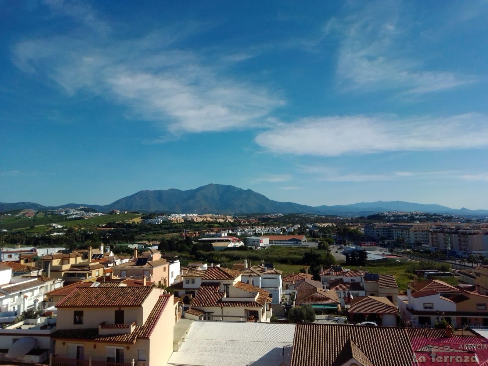Vista exterior de Apartamento de alquiler en Manilva con Terraza y Piscina comunitaria