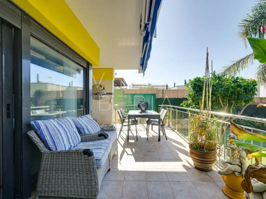 Casa con piscina en venta en Avenida Paisos Catalans 18, imagen 4