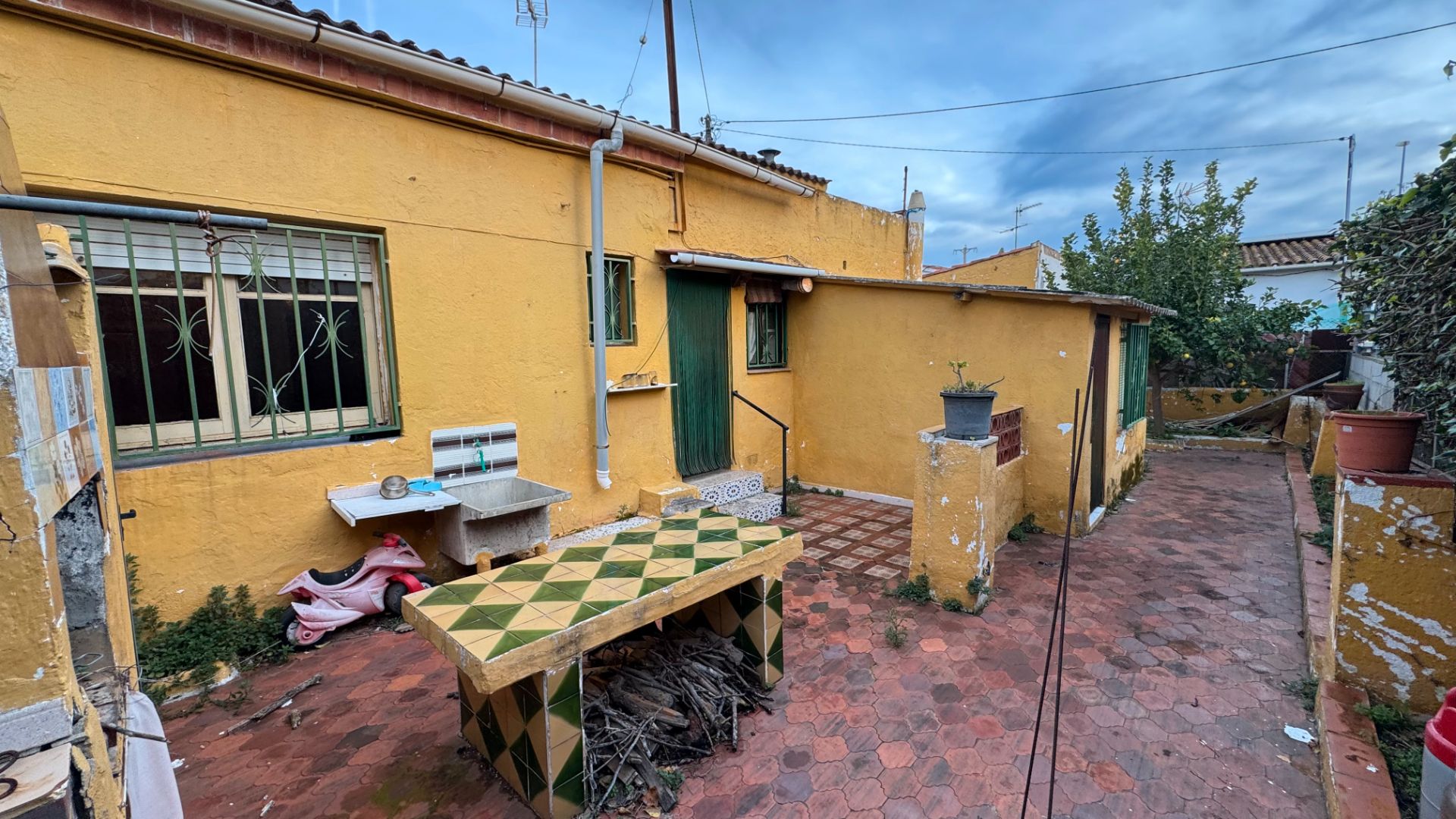 Exterior view of Single-family semi-detached for sale in Torredembarra  with Private garden, Storage room and Furnished