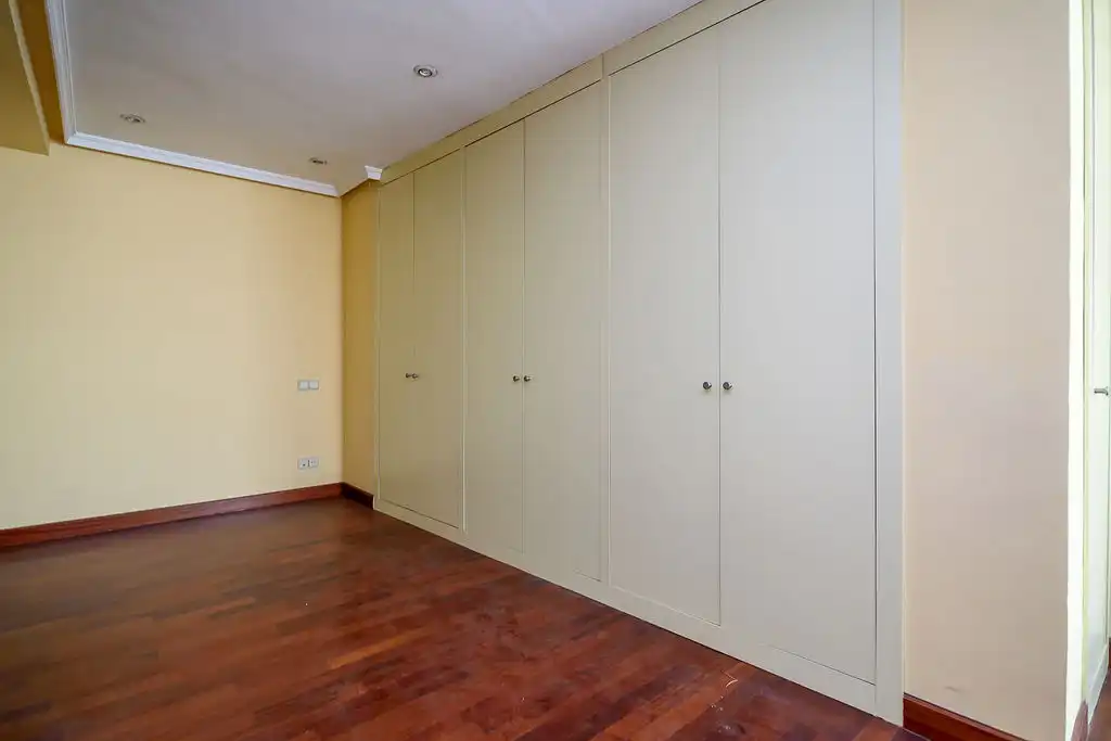 Dormitori de Oficina en venda en Oviedo 