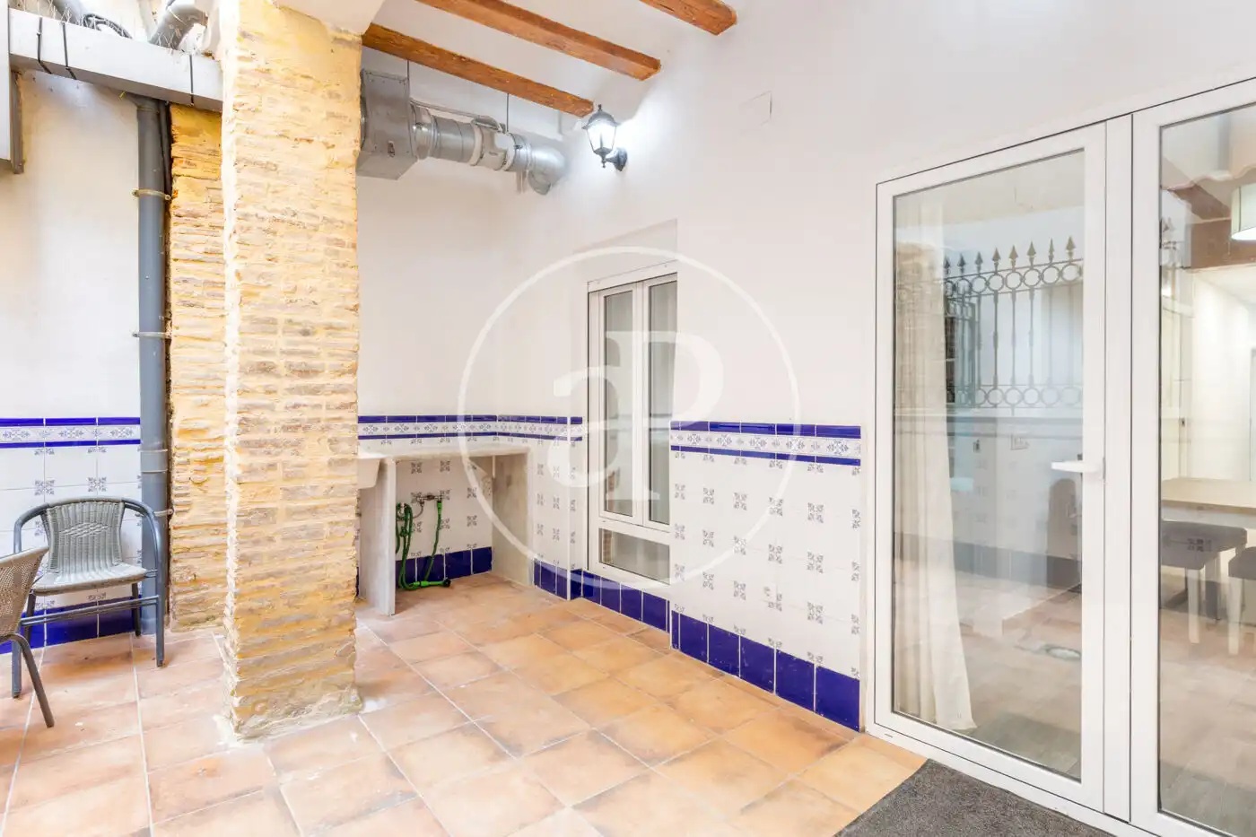 Außenansicht von Wohnung zur Miete in  Valencia Capital mit Klimaanlage, Heizung und Terrasse